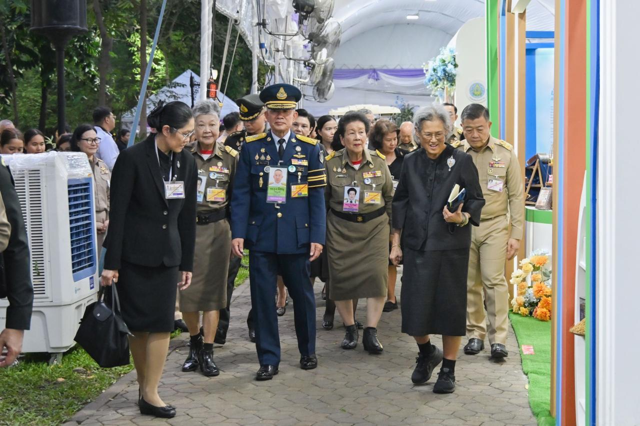 กรมพัฒนาที่ดิน ร่วมเฝ้าฯ รับเสด็จ สมเด็จพระกนิษฐาธิราชเจ้า กรมสมเด็จพระเทพรัตนราชสุดาฯ สยามบรมราชกุมารี เสด็จฯ ทรงเปิดงาน “สีสรรพรรณไม้ เทิดไท้บรมราชินีนาถ” ณ สวนสมเด็จพระนางเจ้าสิริกิติ์ฯ