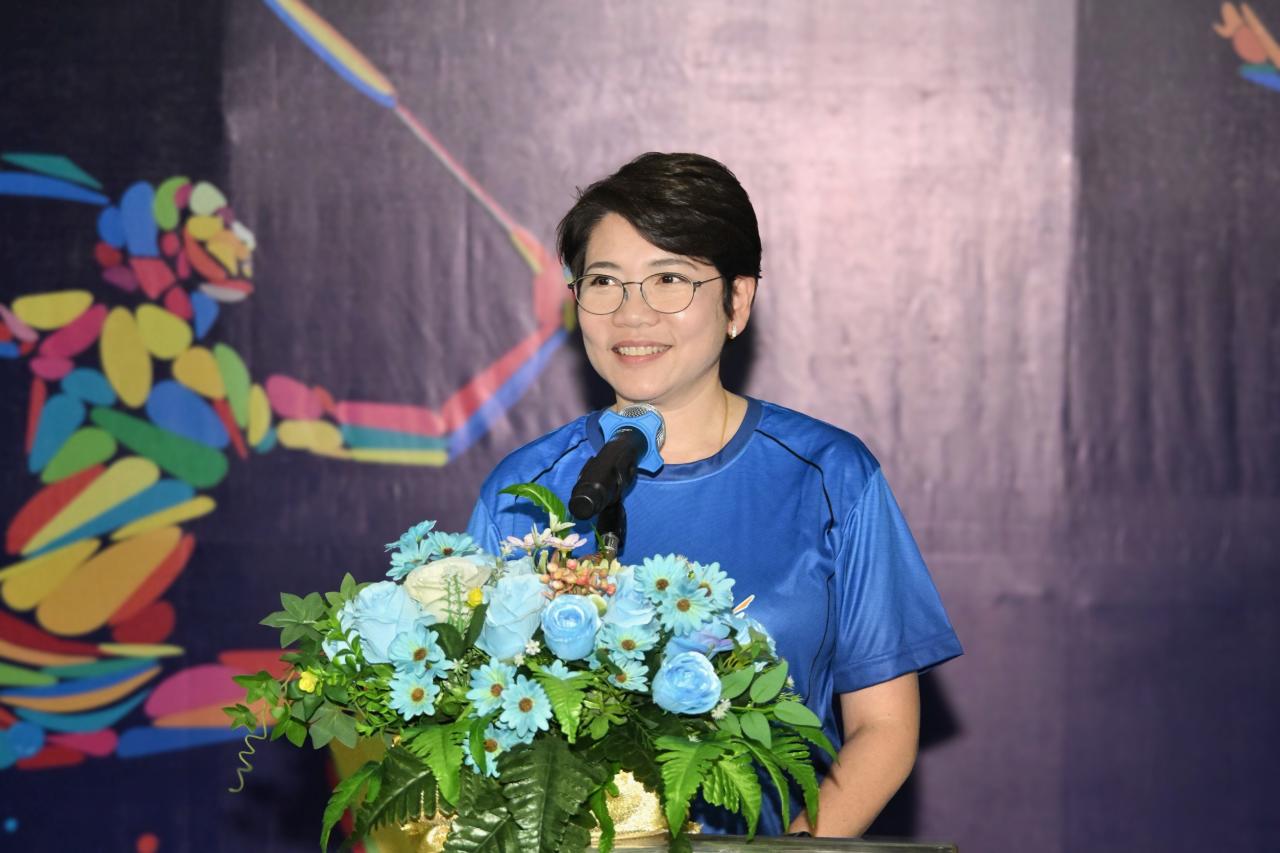 ดร.สุมิตรา วัฒนา ตีลูกเปิดสนาม ชมแมตช์พิเศษ “แบดมินตันขาโหด” พร้อมต้อนรับนักกีฬาและผู้รักสุขภาพ