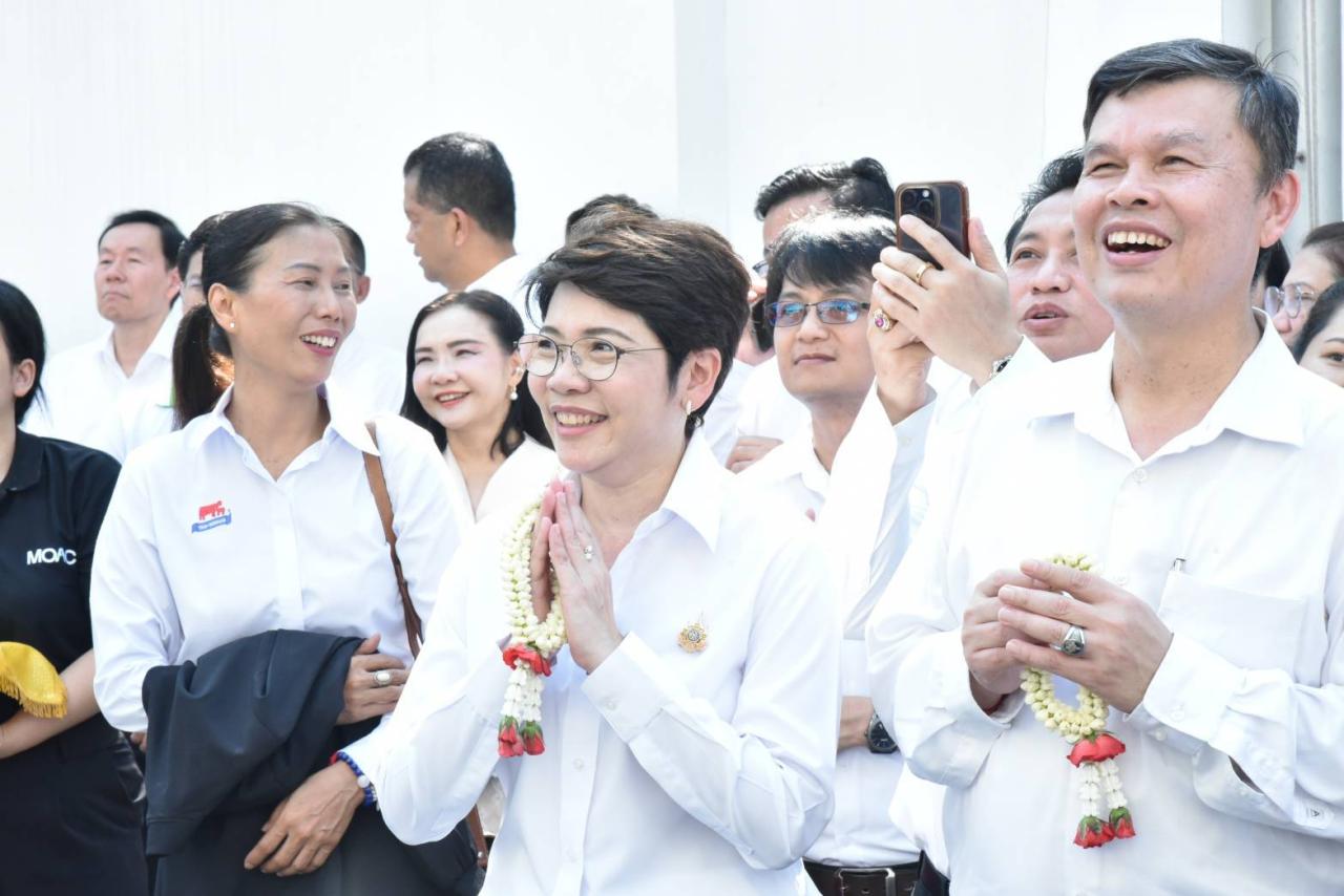 อธิบดีกรมพัฒนาที่ดิน นำคณะร่วมสักการะสิ่งศักดิ์สิทธิ์กระทรวงเกษตรฯ พร้อมขานรับนโยบาย “เกษตรนวัตกรรม เพื่อความยั่งยืนเกษตรกรไทย”