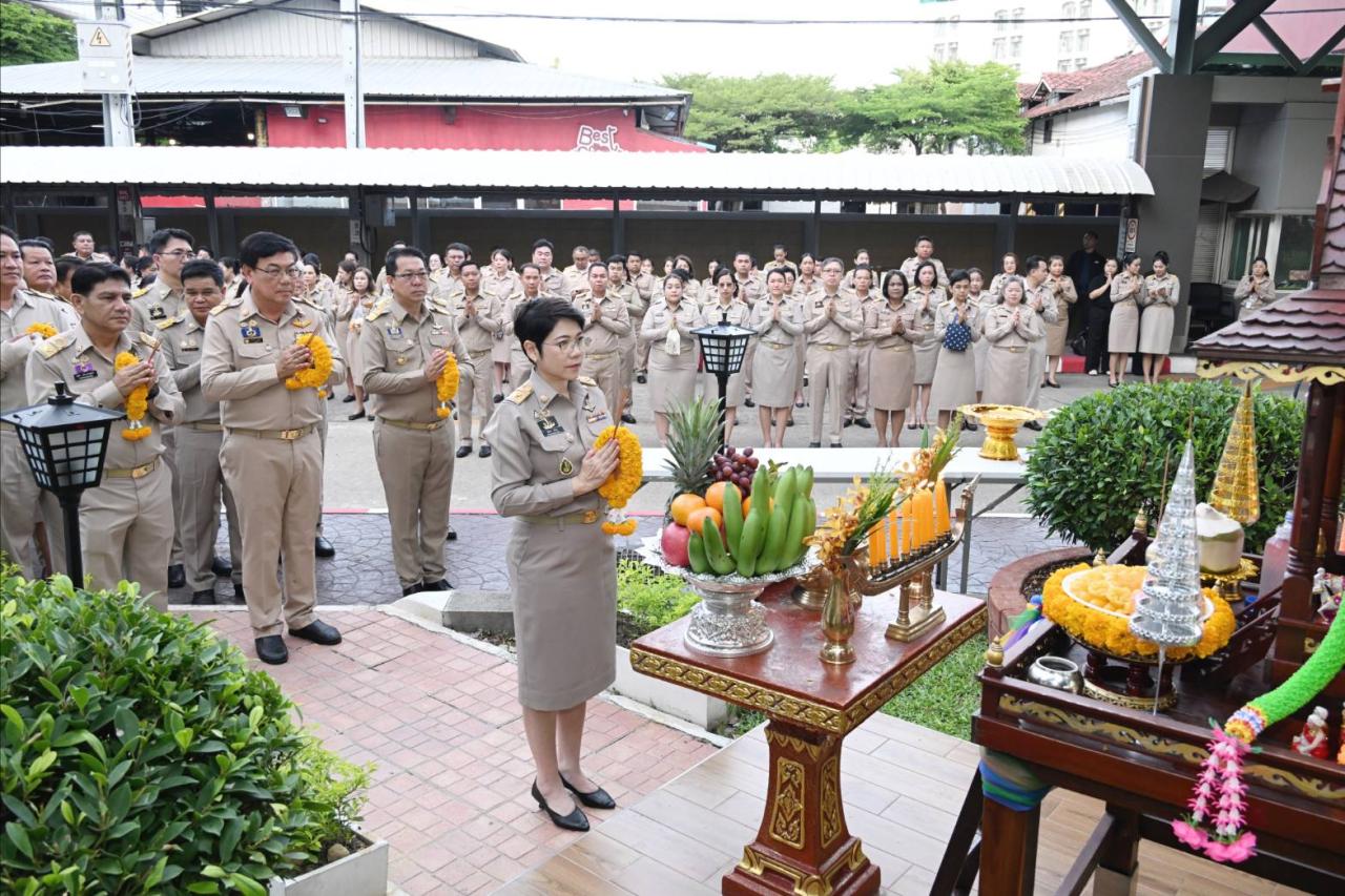 กรมพัฒนาที่ดิน จัดพิธีสักการะสิ่งศักดิ์สิทธิ์และพิธีสงฆ์ เนื่องในวันสถาปนากรมพัฒนาที่ดิน ครบรอบ 63 ปี