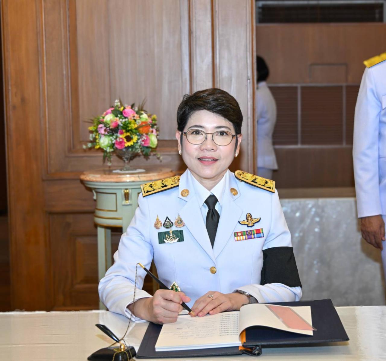 อธิบดี พด. “ดร.สุมิตรา”ร่วมลงนามถวายพระพรชัยมงคล เนื่องในโอกาสวันเฉลิมพระชนมพรรษาสมเด็จพระนางเจ้าฯ พระบรมราชินี