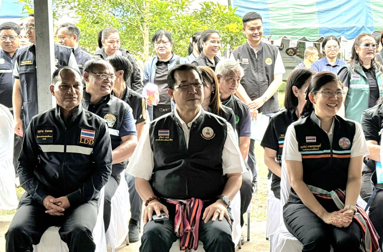 รองอธิบดี “บุรีรัตน์” ร่วมติดตามคณะรัฐมนตรีช่วยว่าการกระทรวงเกษตรและสหกรณ์ (นางสาวปิยะรัฐชย์ ติยะไพรัช) ตรวจราชการอำเภอชื่นชมและเยี่ยมแปลงใหญ่ผักอินทรีย์ บ้านน้ำจั้น จ.มหาสารคาม