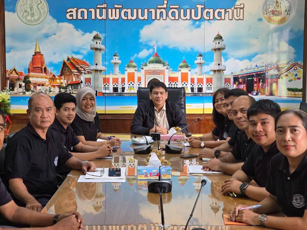 รธพ.สุชล ลงพื้นที่ติดตามงานสถานีพัฒนาที่ดินปัตตานี