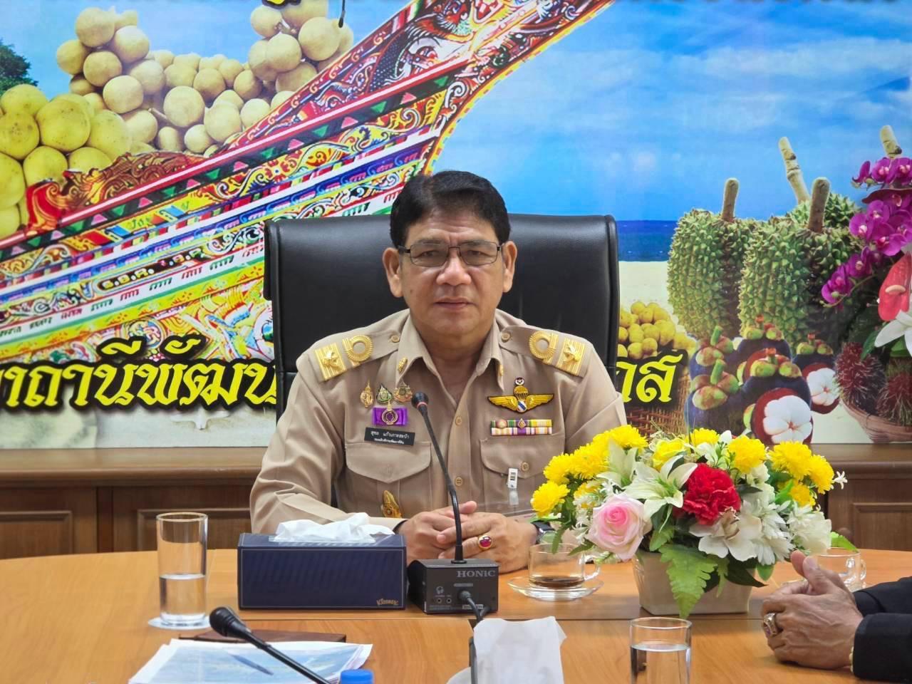 รธพ.สุชล ลงพื้นที่ติดตามงานสถานีพัฒนาที่ดินนราธิวาส