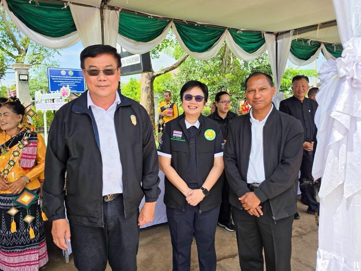 รธพ.สุรชาติ ร่วมงานเปิดแหล่งท่องเที่ยวเชิงเกษตรด้านหม่อนไหม “ศูนย์การเรียนรู้ภูมิปัญญาท้องถิ่นกลุ่มทอผ้าโบราณบ้านโนนกอก” จ.อุดรธานี