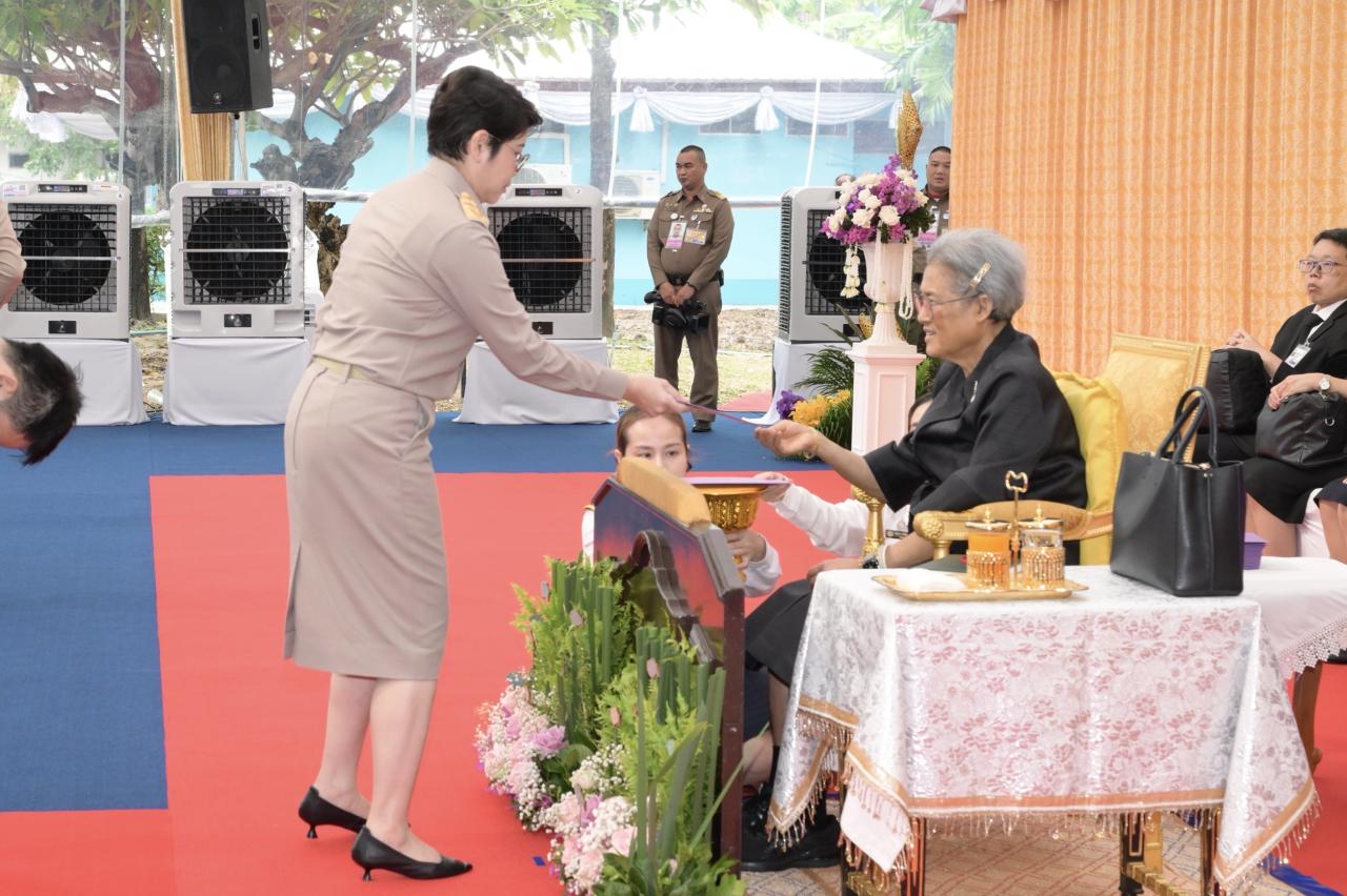 อธิบดีกรมพัฒนาที่ดิน เฝ้าฯ รับเสด็จ สมเด็จพระกนิษฐาธิราชเจ้า กรมสมเด็จพระเทพรัตนราชสุดาฯ สยามบรมราชกุมารี ฯ ในโอกาสเสด็จพระราชดำเนินเป็นองค์ประธานงานวันสถาปนากรมประมง ครบรอบ 100 ปี