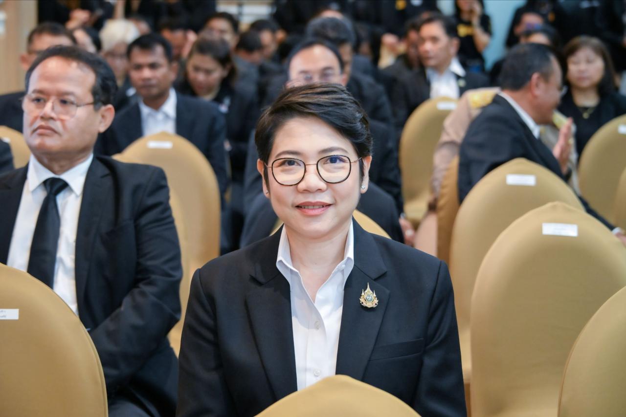 กรมพัฒนาที่ดิน ร่วมพิธีรับ - ส่งมอบงานปลัดกระทรวงเกษตรและสหกรณ์ คนที่ 33 สานต่อนโยบาย “ตลาดนำการวิจัย สู่สินค้าเกษตรปลอดภัยมูลค่าสูง”